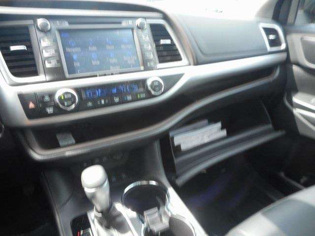 Toyota Highlander 2017 photo 14